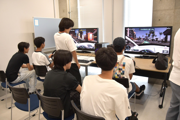 理工学部のドライビングシミュレータ体験