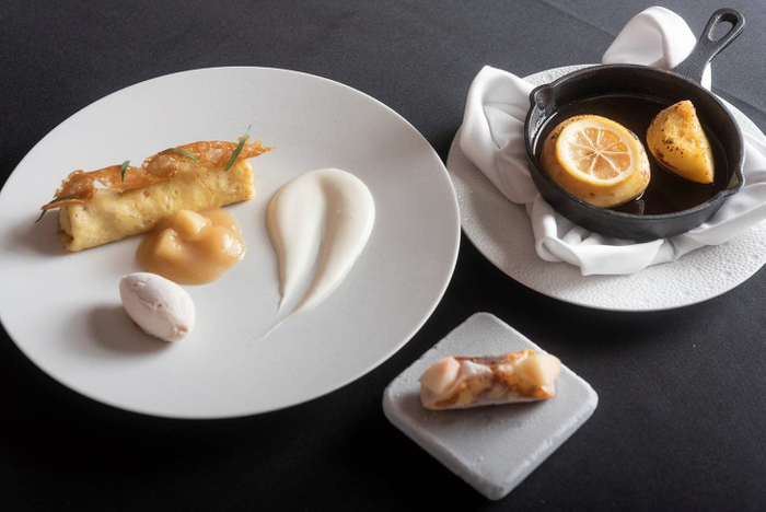 福島県産 白桃のクレープシュゼット　香り高い桃のローストと共に