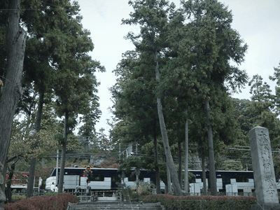 輸送の様子(JR北鎌倉駅付近)