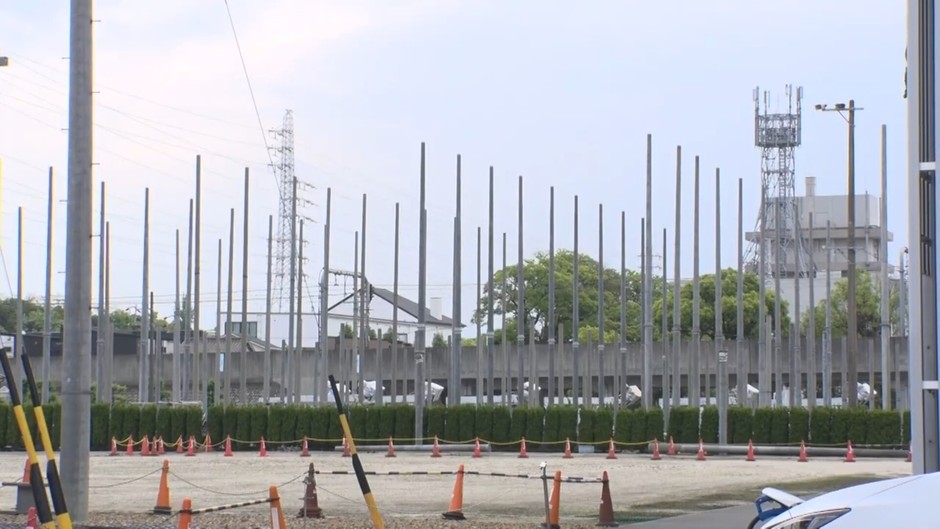 住宅街に電柱だらけの謎とは？