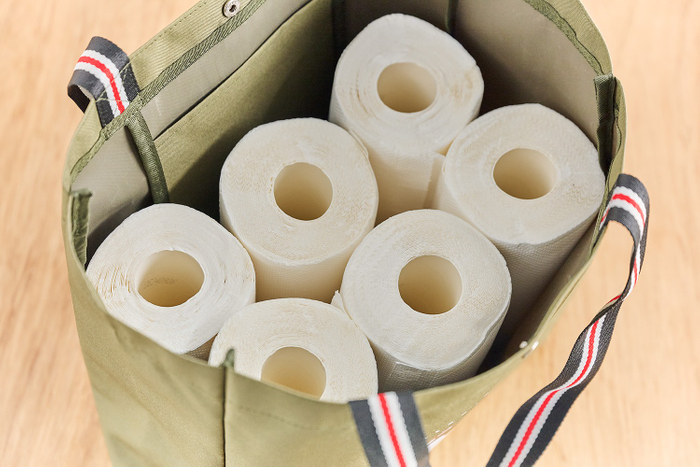 ペーパータオル6ロールが余裕で入る