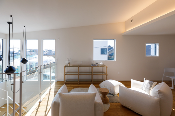 模様替えしやすいソファーとシェルフをリコメンド