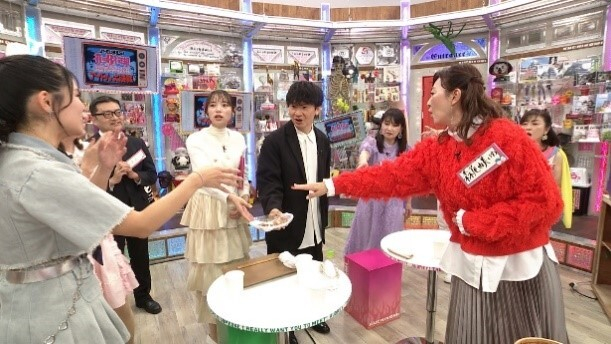 食べものが熱いか確認する森尾