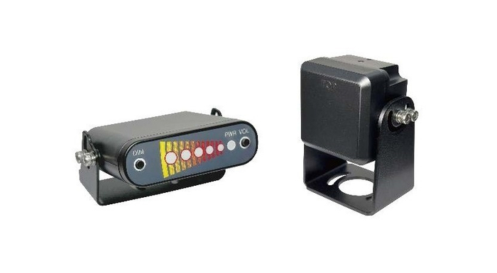 ＜写真左から＞レーダーインジケーター／レーダーアンテナ