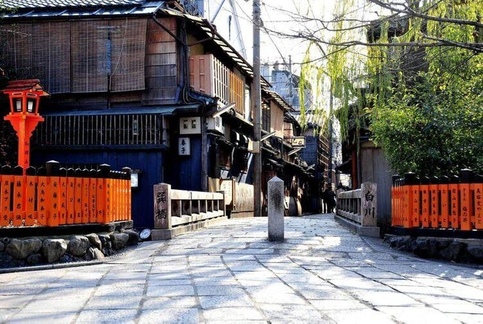 むらじ創業の地・祇園の名所「巽橋」