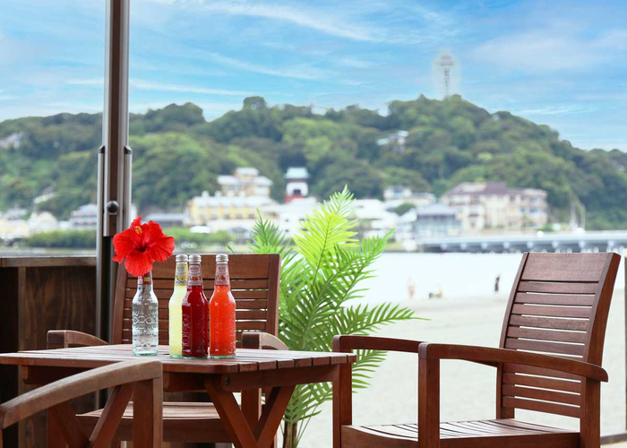 江ノ島を眺めて海の家を満喫