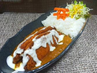カツが立つ！？児島の塩田文化を再現した “流下式塩田カツカレー”誕生
