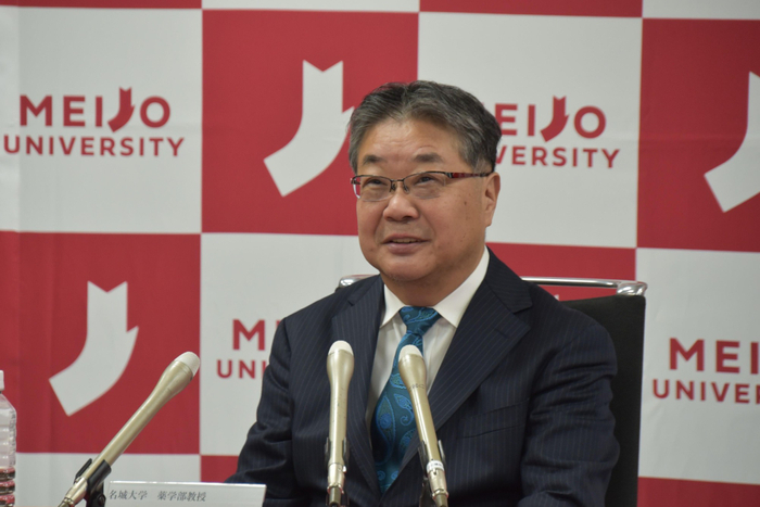 記者の質問に答える森教授