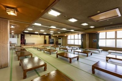舞台付き大広間