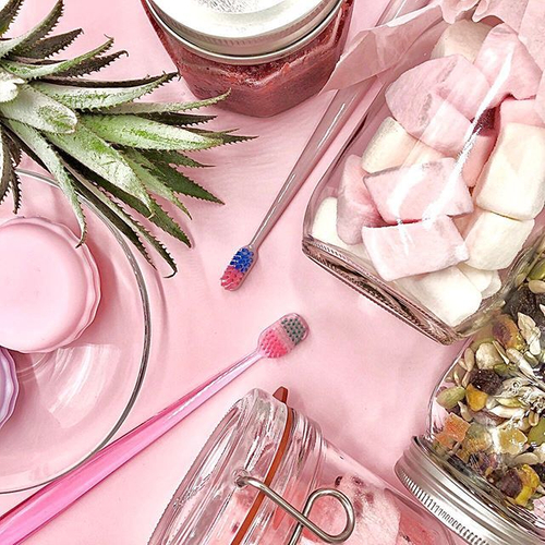 トレンドカラーを活用