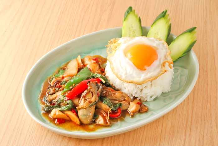 ガパオ・ホーイ　ぷりぷり牡蠣のホーリーバジル炒め