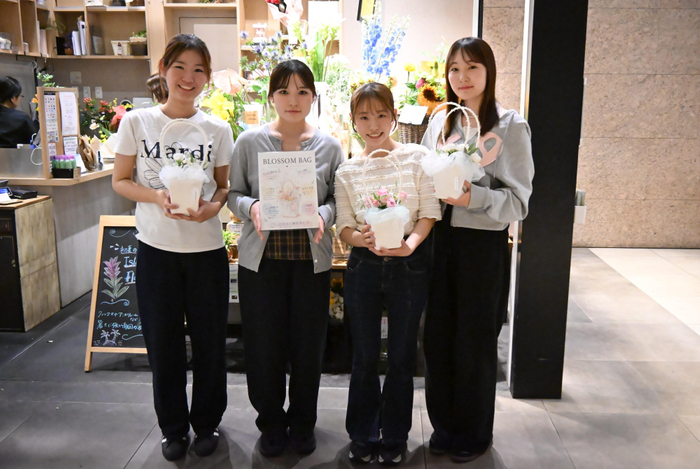 「BLOSSOM BAG」を考案したチームのみなさん