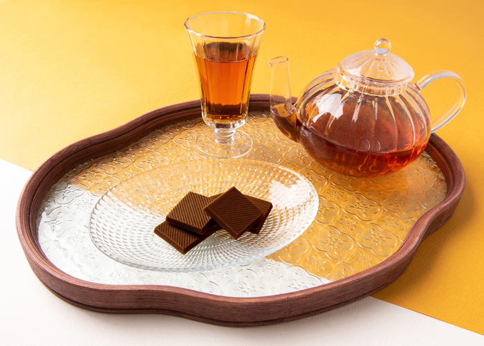 「カレ・ド・茶コラ ほうじ茶」&times;ほうじ茶