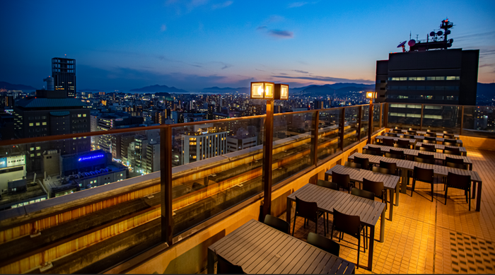 夕暮れに染まる絶景とともに楽しむひと時