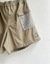 「AIR GRID-MESH SHORTS」：Khaki Beige
