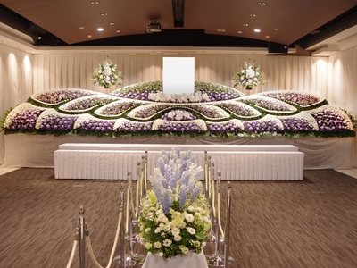 想いと技術で作り上げる高品質な花祭壇