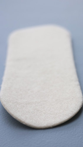 コットン100％生地を薄型シートに。