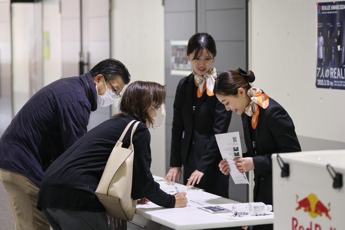 受付も【M-Line】の学生が担当