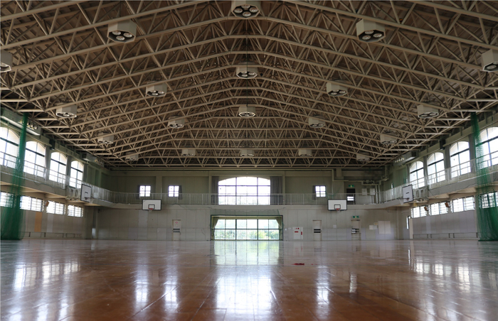 集団接種会場となる東体育館:内観