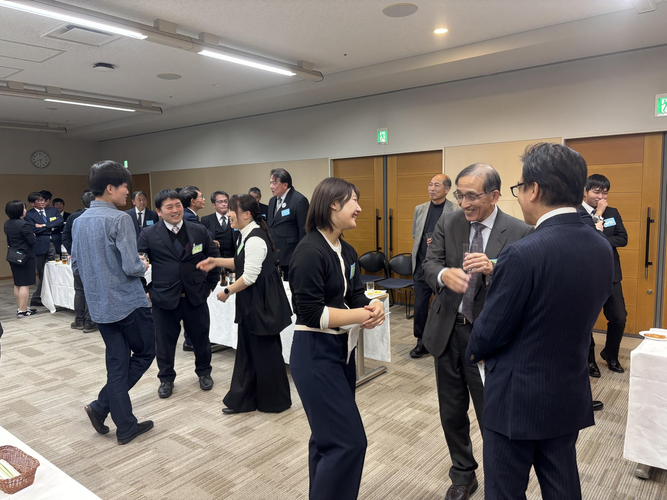 懇親交流会の様子