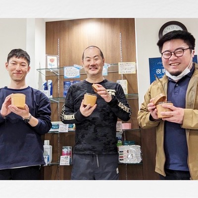 左からデザイナーの桝田さん、お守り入れ歯 池田代表、キトカイ山口さん