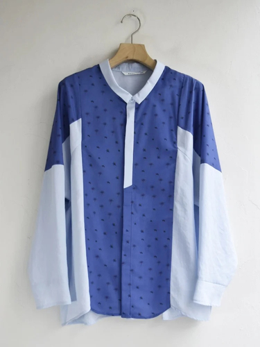 「&hellip; and a flower」シャツカラーブラウス