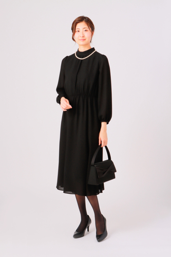 ＜ハイネックギャザーワンピース＞