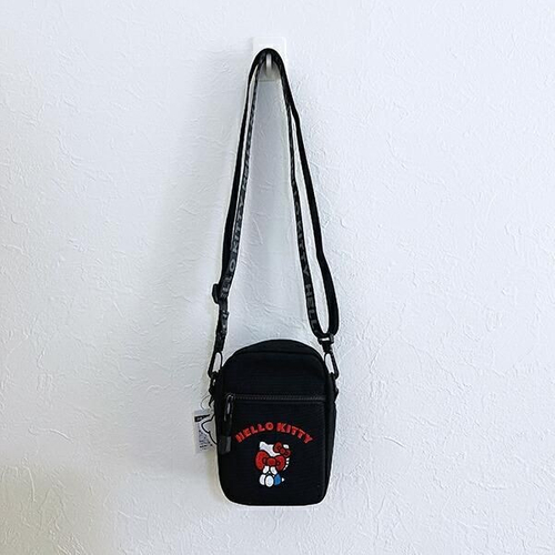 キティのショルダーバッグ