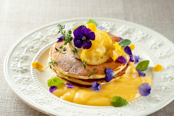 ▲ミエレ・ザ・ガーデン『淡路島レモンとビオラのパンケーキ』