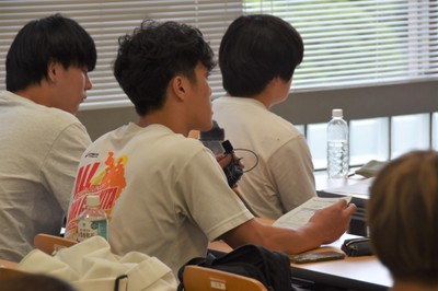 質問する受講学生