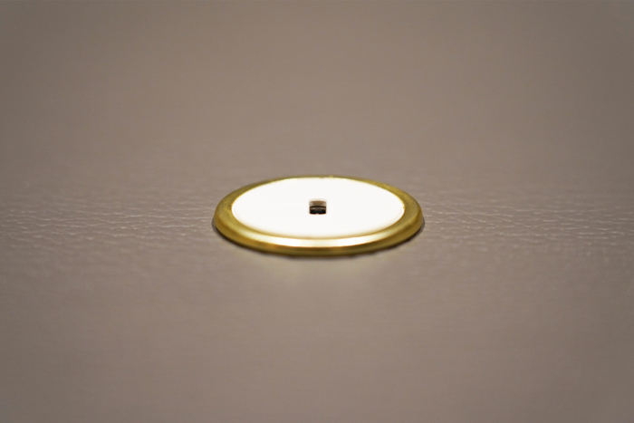 ホワイト&times;ゴールド