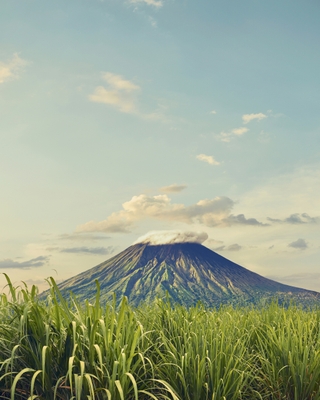 雄大なサンクリストバル火山