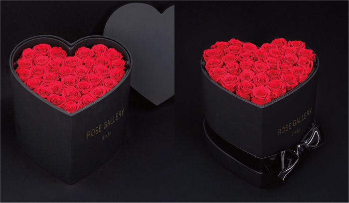 左側：アンダーザローズ32輪・ハート　　　右側：カムアップローゼス・ハート