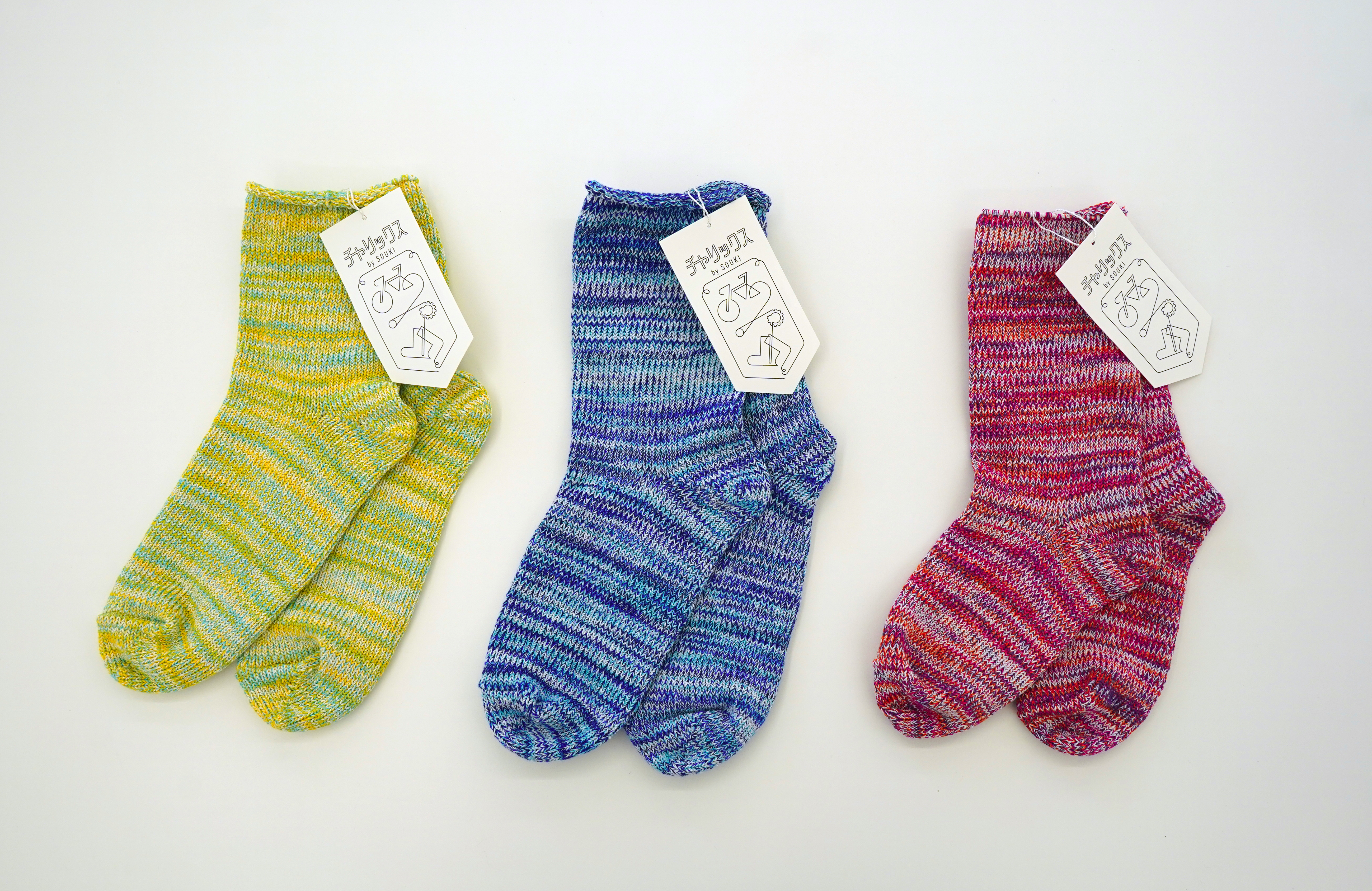 左：イエロー／ブルー／グリーンティ　真ん中：ターコイズ／ブルー／サファイヤ　右：キャロット／コスモス／パープル