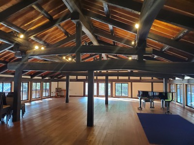レッスン会場となる境内の客殿ホール