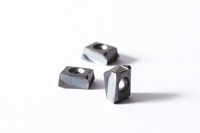 新材種を採用した切削チップ