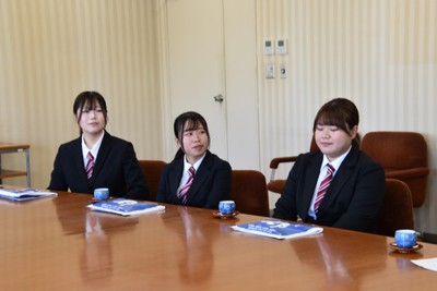 (左から)壷田さん、内藤さん、東明さん