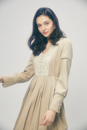 THE CROSS RIBBON PLEATS DRESS &yen; 21,450 TAX IN