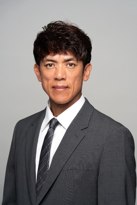 松井稼頭央さんについて： PL学園卒業後、埼玉西武ライオンズ入団。オールスター選出、MVP獲得などさまざまな快挙を達成。その後、ニューヨーク・メッツに移籍し、日本人初の内野手メジャーリーガーとなるなど、日米の複数球団で活躍した。 コメント： 「今回のロケットナウのCMでは、野球解説者としての立場から出演させていただきました。 現役時代は“スピード”を意識していました。 ロケットナウのサービスにも、その価値がしっかりと表れていると感じています。 さらには送料とサービス料が無料です！ ぜひ、このサービスを体験していただきたいと思っております」