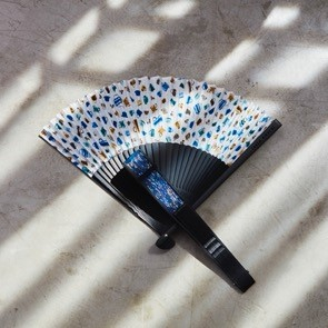 コーヒーモチーフプリント扇子 &yen;5,500 (Tax In)