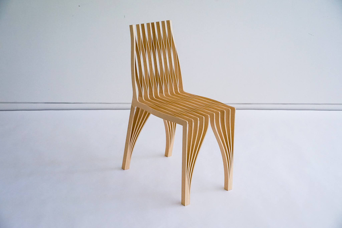 隈研吾氏デザインの椅子「スケスケ」