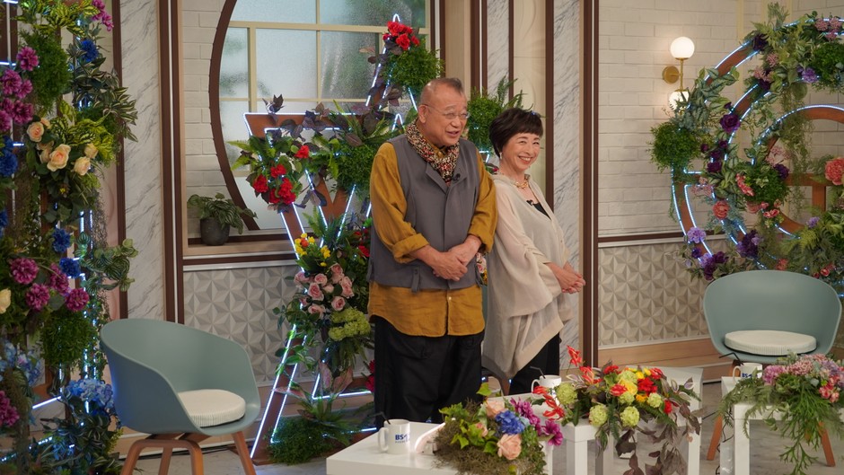 MC初タッグなのにすでに息ぴったり!「うれしい!」と鶴瓶さんにかわいく寄りかかる阿川さん