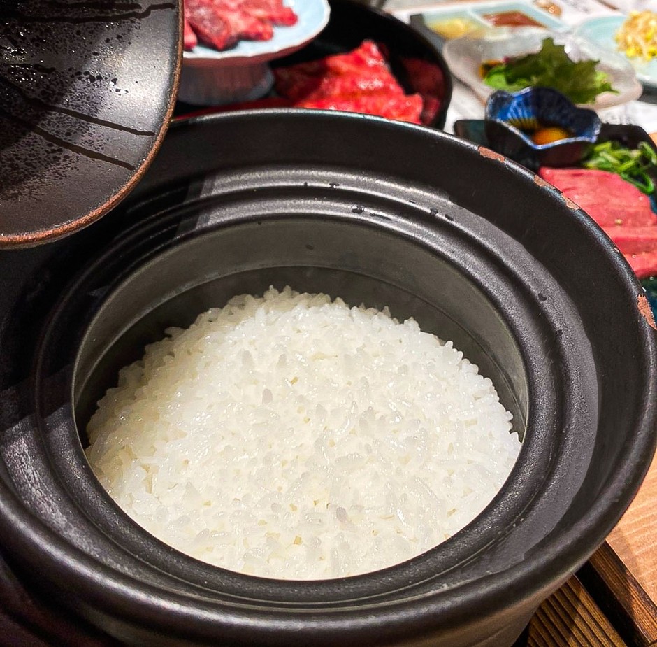 「西木屋町 肉しん」炊き立ての土鍋のご飯