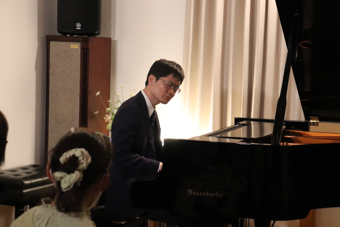 審査委員長（ピアニスト・東京音楽大学専任講師）　吉田　友昭さん　