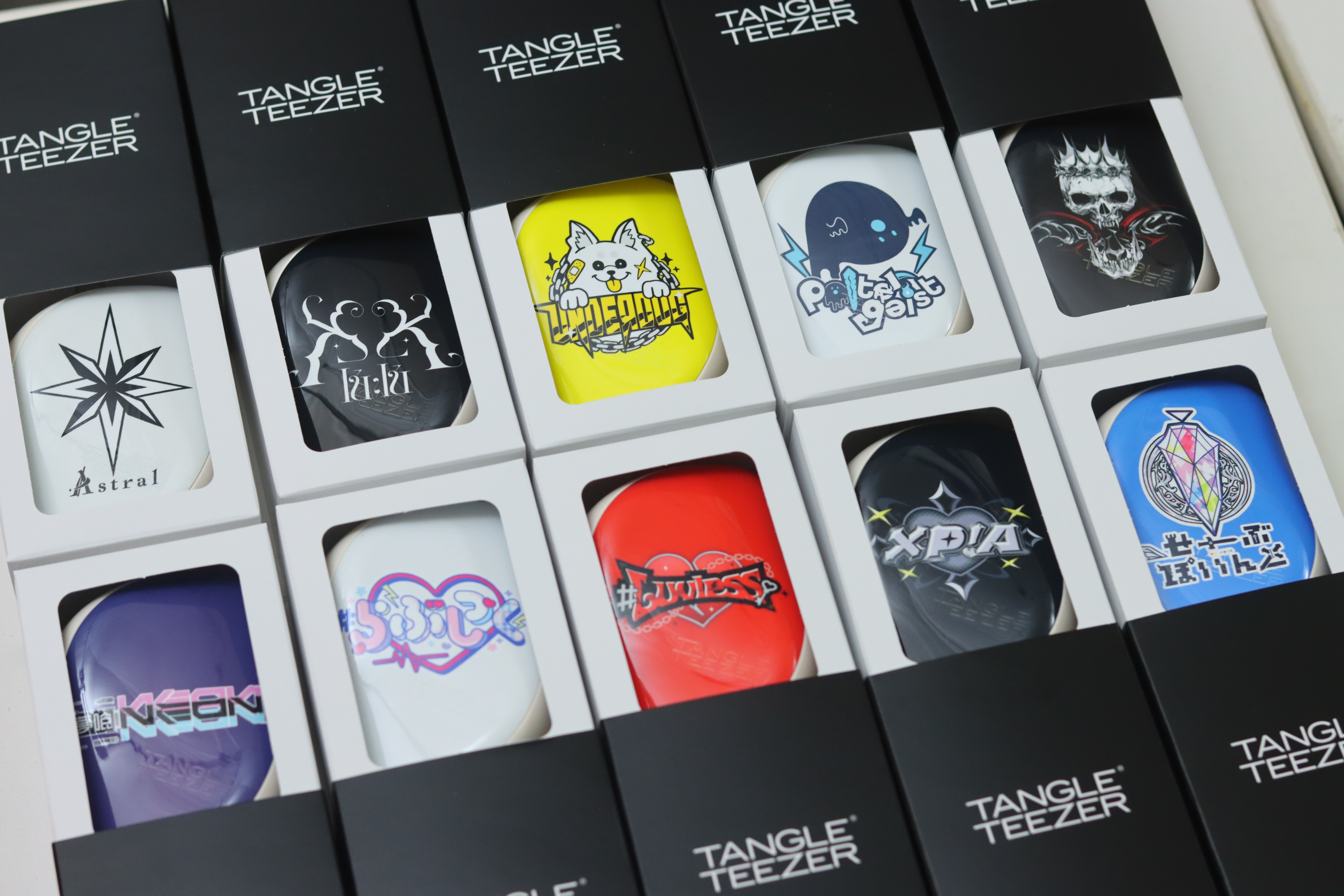 グループロゴが印字されたオリジナルタングルティーザー