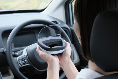 特長2 小さな車にもぴったり！手のひらサイズ