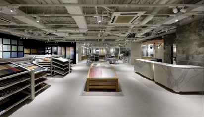 ショールーム内床：ヴァルドルチャ GGC-AD7010