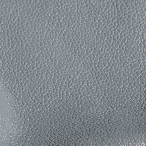 〈ドーンブルー〉 グレーにブルーを足したような、モダンなカラー。白みを帯びたニュアンスカラーは「CMH」だからこそ実現した絶妙なカラーです。