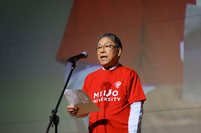 講評する野口学長