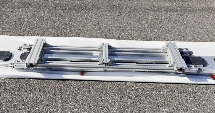 搬送レーンを走行する推力台車